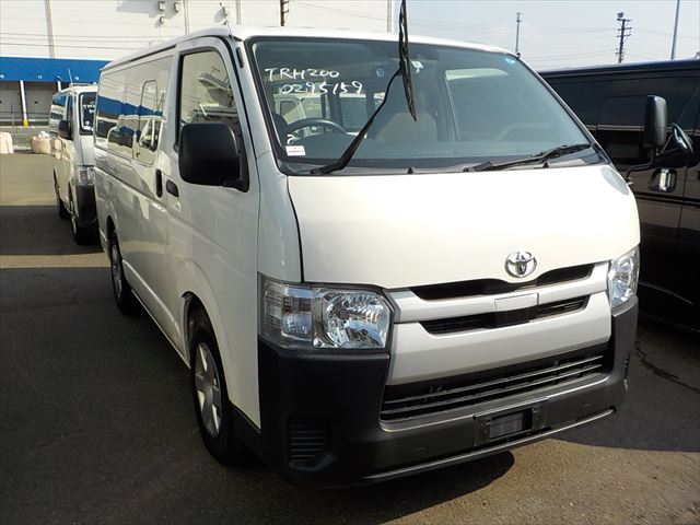 TOYOTA HIACE X 2019 WHITE